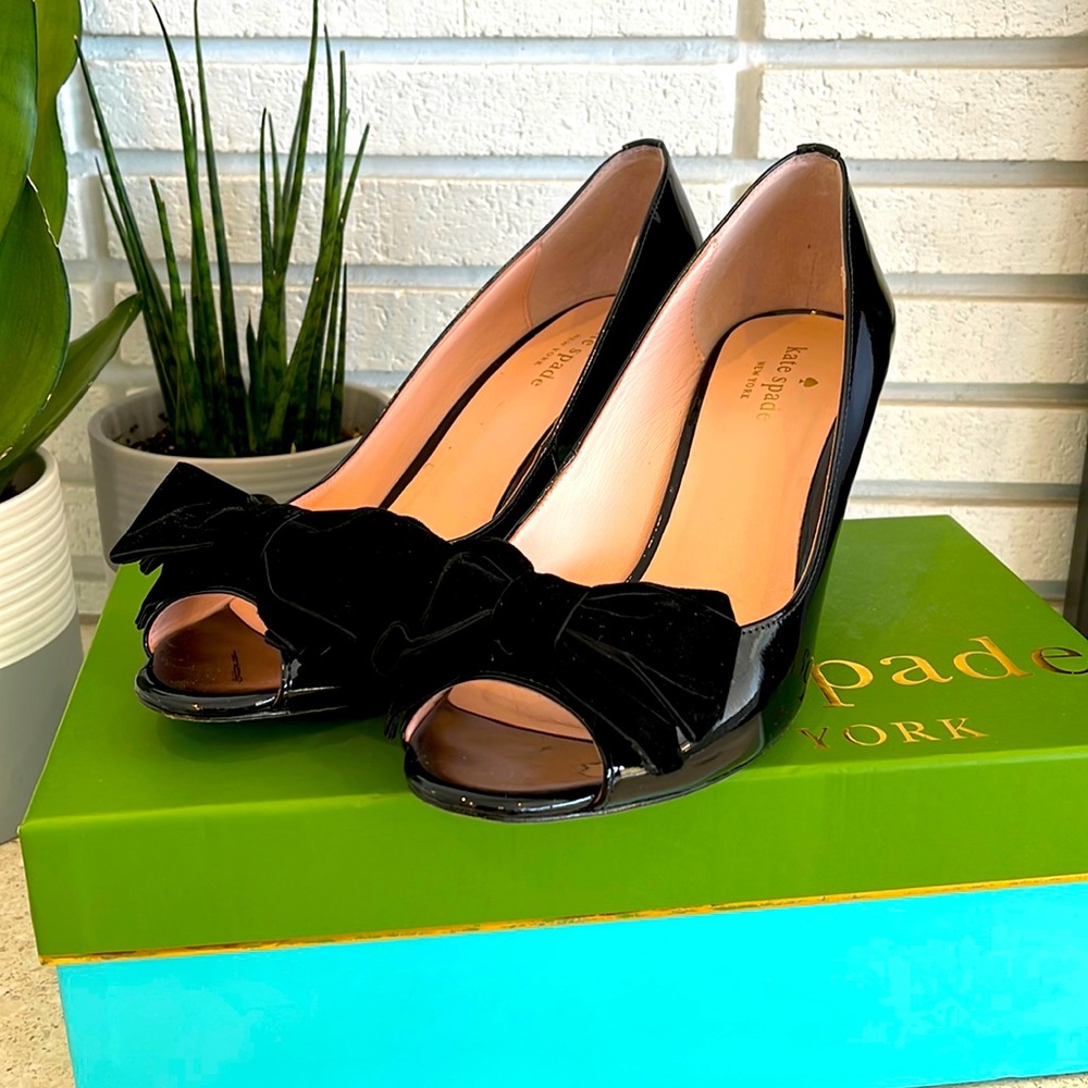KATE SPADE ♠️ Roberta Black Patent Leather Wedges Black Velvet Bow 🎀
